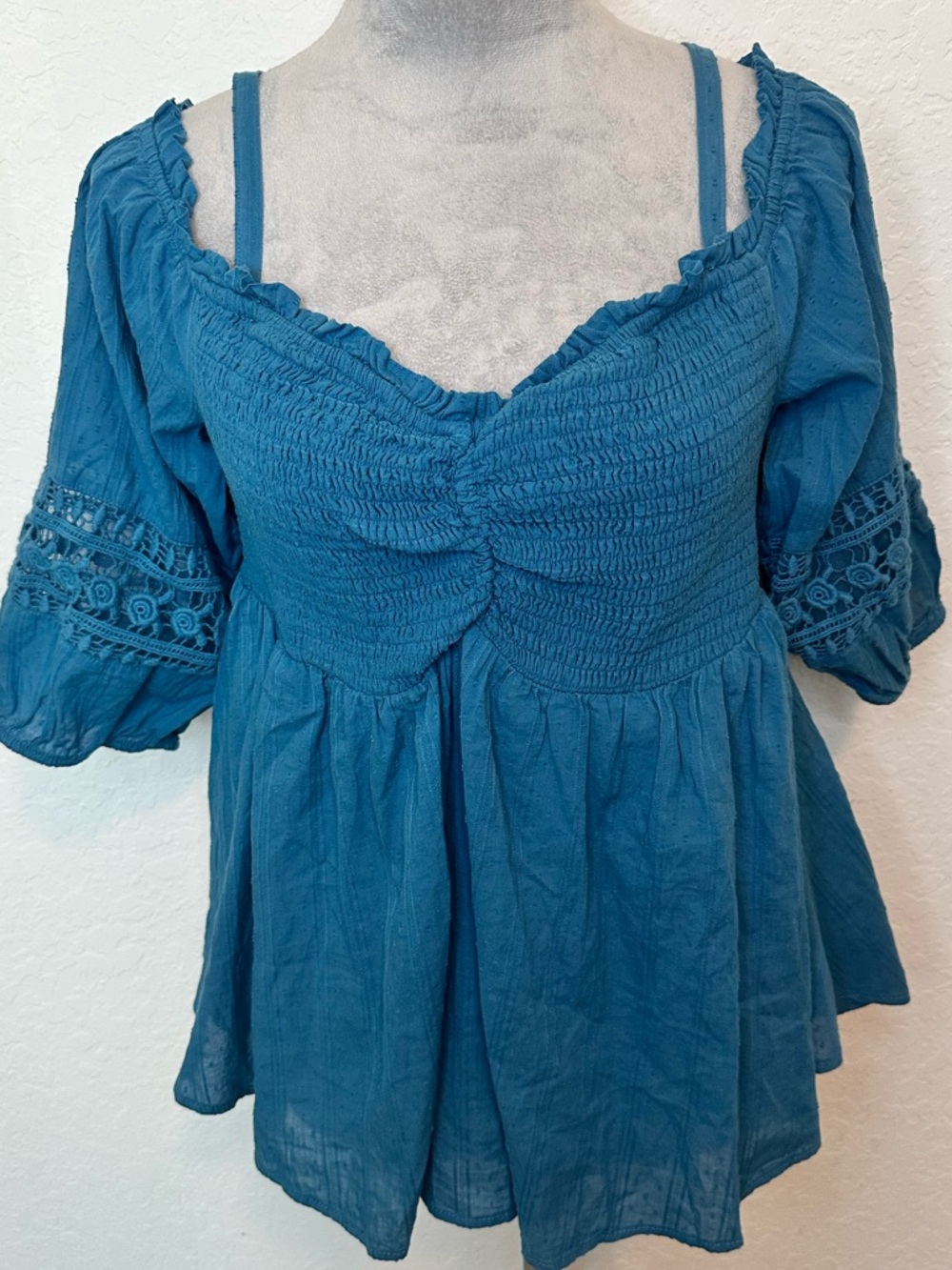 Torrid NWT Blue Smocked Peplum Blouse Size 0 Lace Sleeve Boho Top